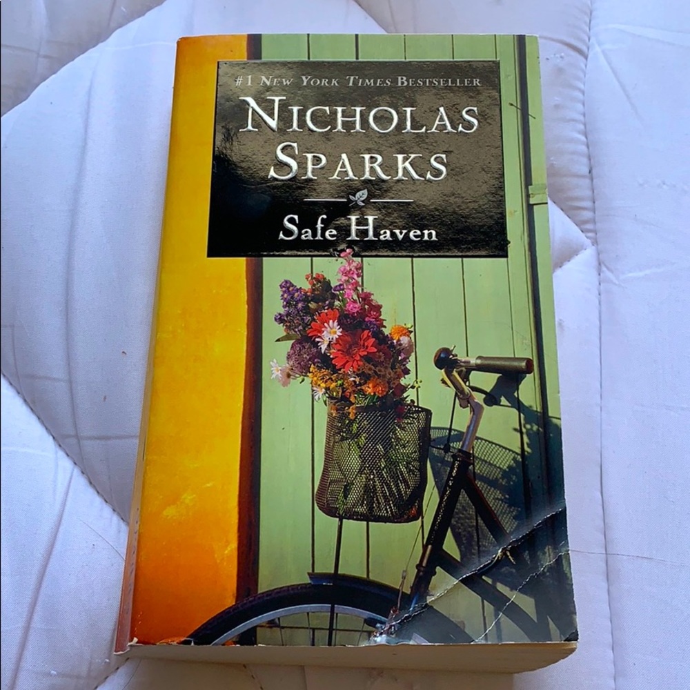 Nicholas Sparks Safe Haven paperback